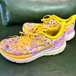 HOKA ONE ONE Free People X Hoka Size 6 Vibrant Floral Clifton 8